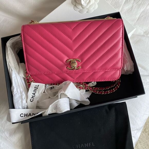 Chanel Trendy CC WOC Chevron Lambskin Wallet On Chain - Pink / light gold - Picture 3 of 14